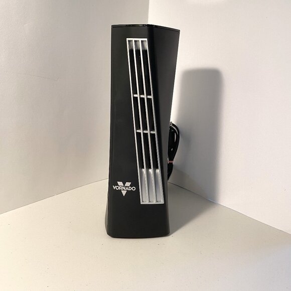 Vornado HELIX2 Personal Tower Fan 2 Speeds Touch Controls Oscillates Black - Picture 1 of 8